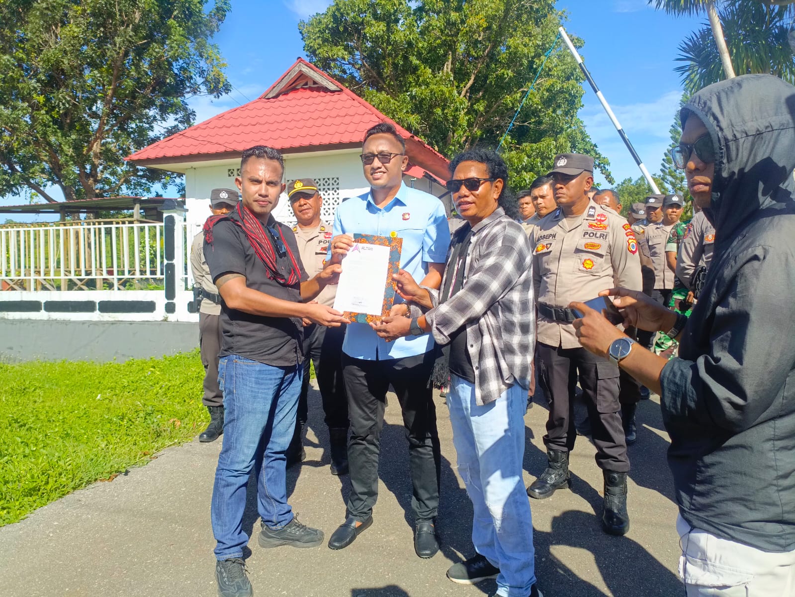Lsm Altar mendukung kejaksaan tinggi menetapkan tersangka pada kasus UP3 kepulauan Tanimbar
