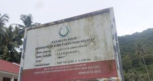 KEPALA SMPN 4 LAHUSA NIAS SELATAN MEIMAN SOLALA LAIA DIDUGA MENGHINDAR DARI WARTAWAN MEDIA